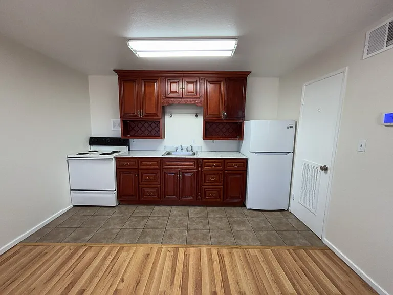 3726 Hazelwood St #24 — Photo 6