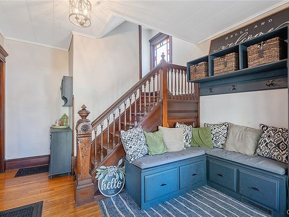 3rd image of 32 Morris St
