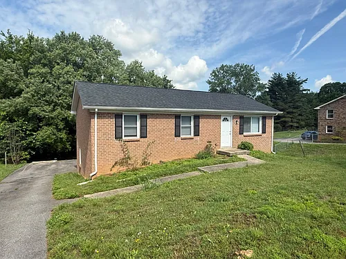 1318 Courtney Dr Photo 1