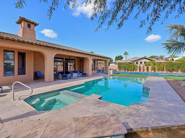 351 N Cloverfield Cir — Photo 12