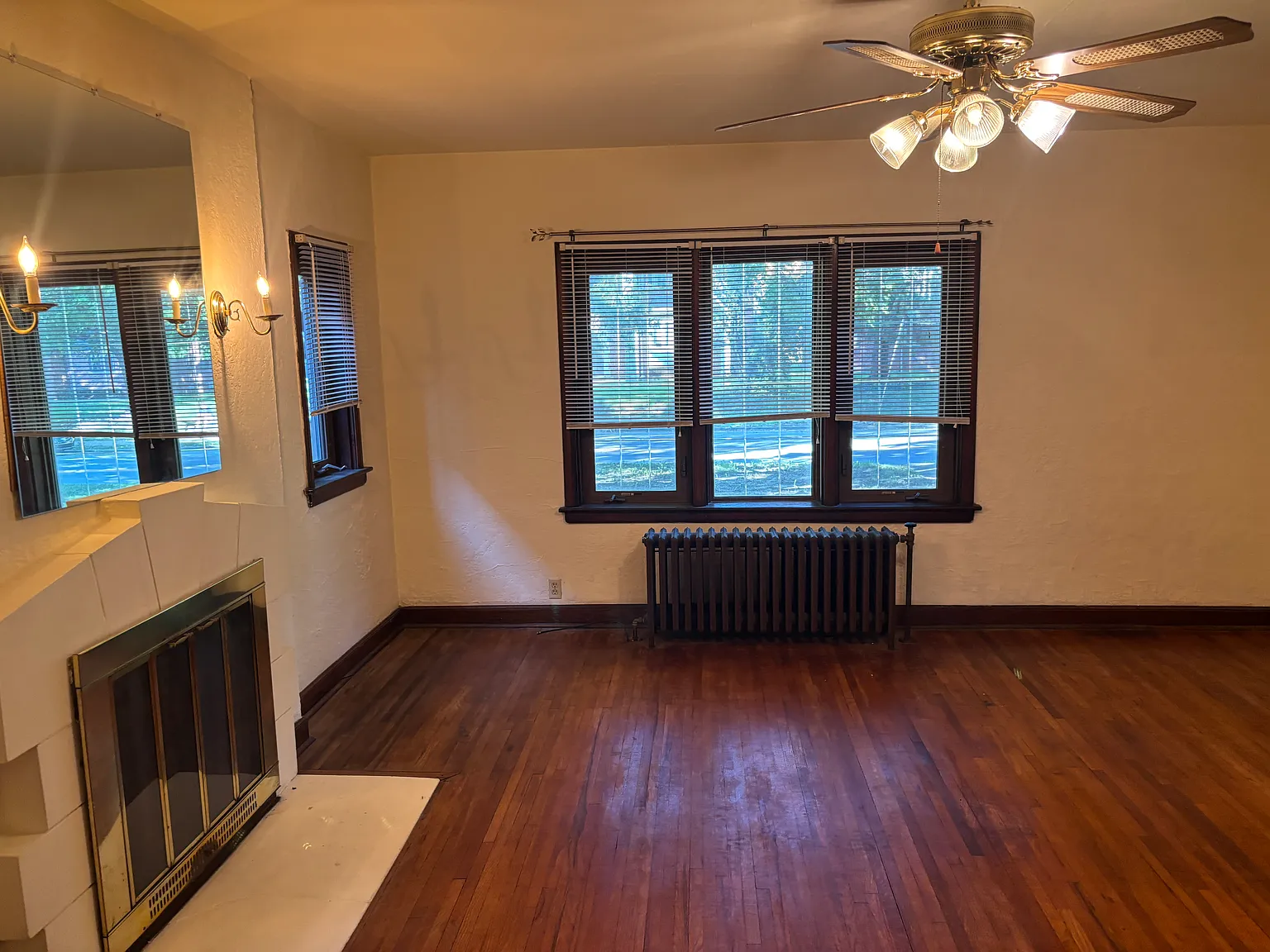 1 bed, 900 sqft, $1,050 — Photo 2