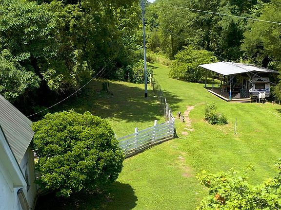 3rd image of 315 Old Lincoln Rd