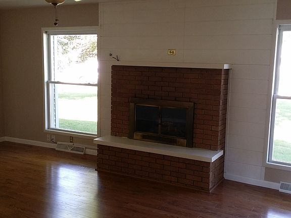 4th image of 215 W Harcourt Dr