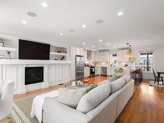 5th image of 413 E 7th St #1