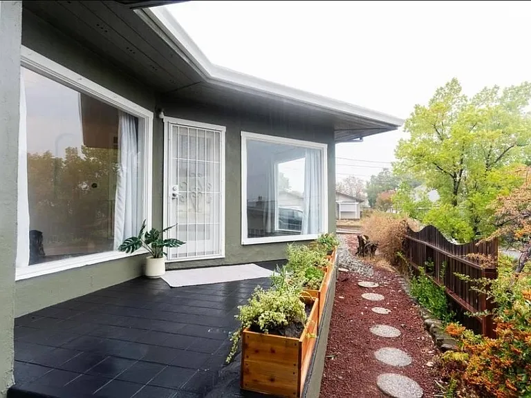 2250 Alameda Ave — Photo 16