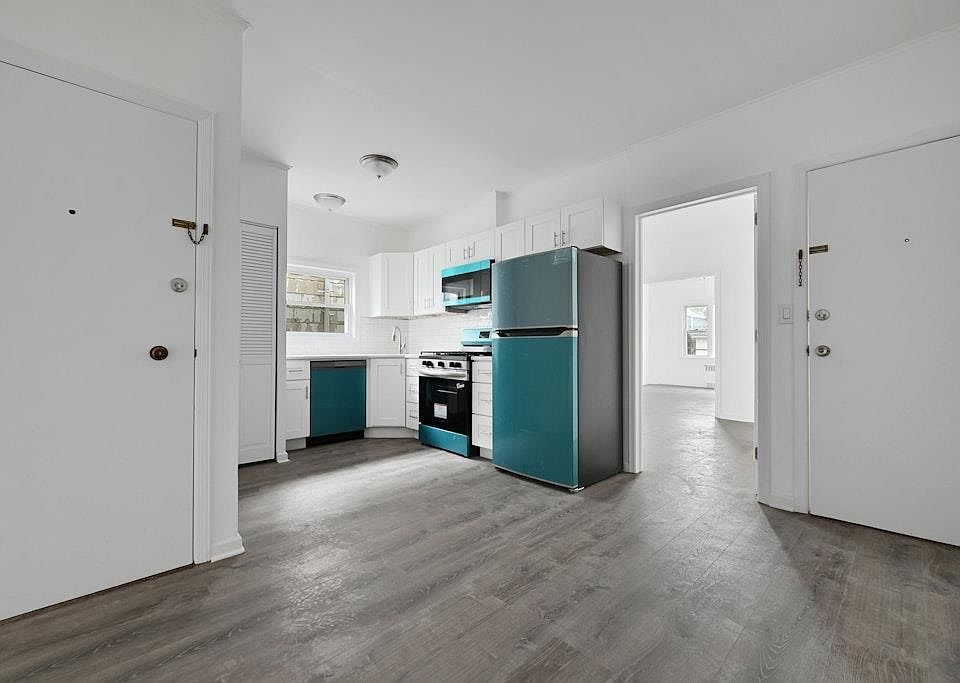 1st image of 33 E 42nd St Floor 3