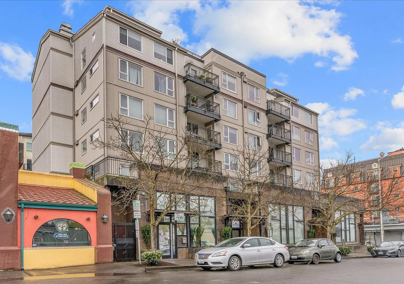 Modern 1 Bedroom and 1 Bathroom Unit Nestled in the Friendly Lake City Neighborhood of Seattle! — Photo 1