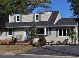18 Piersoll Rd, Old Bridge, NJ 08857