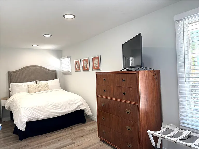 640 Broadway St #COTTAGE — Photo 6