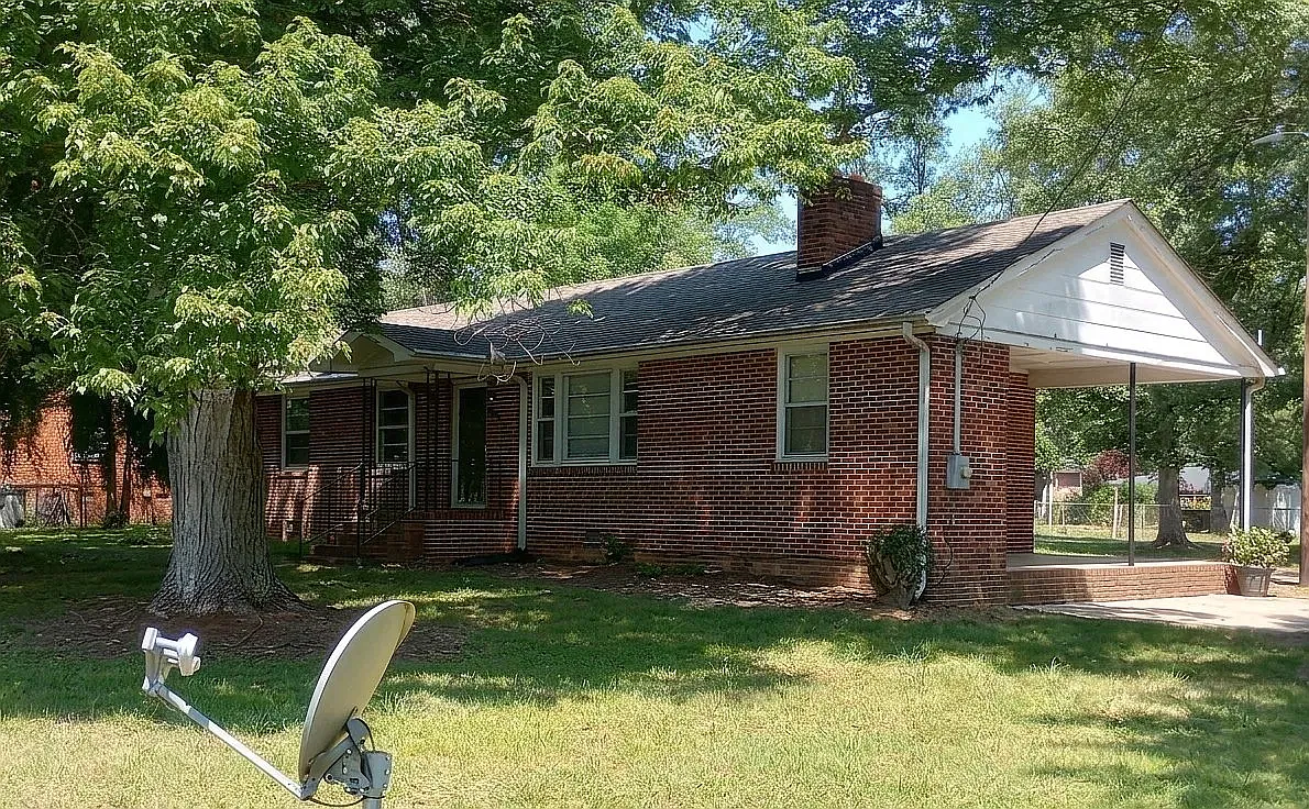 3 bed, 1170 sqft, $1,700 — Photo 1