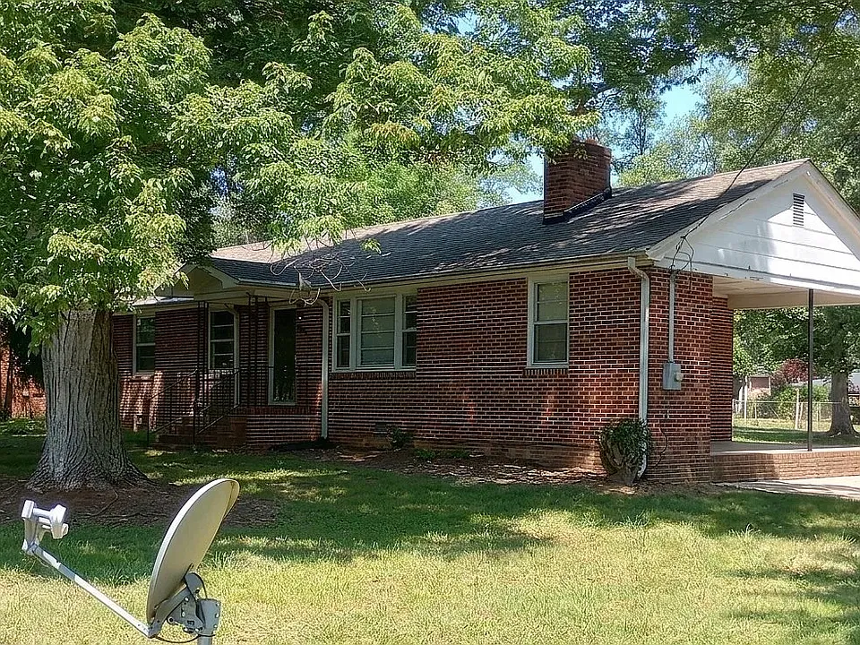 1107 E Lee Rd