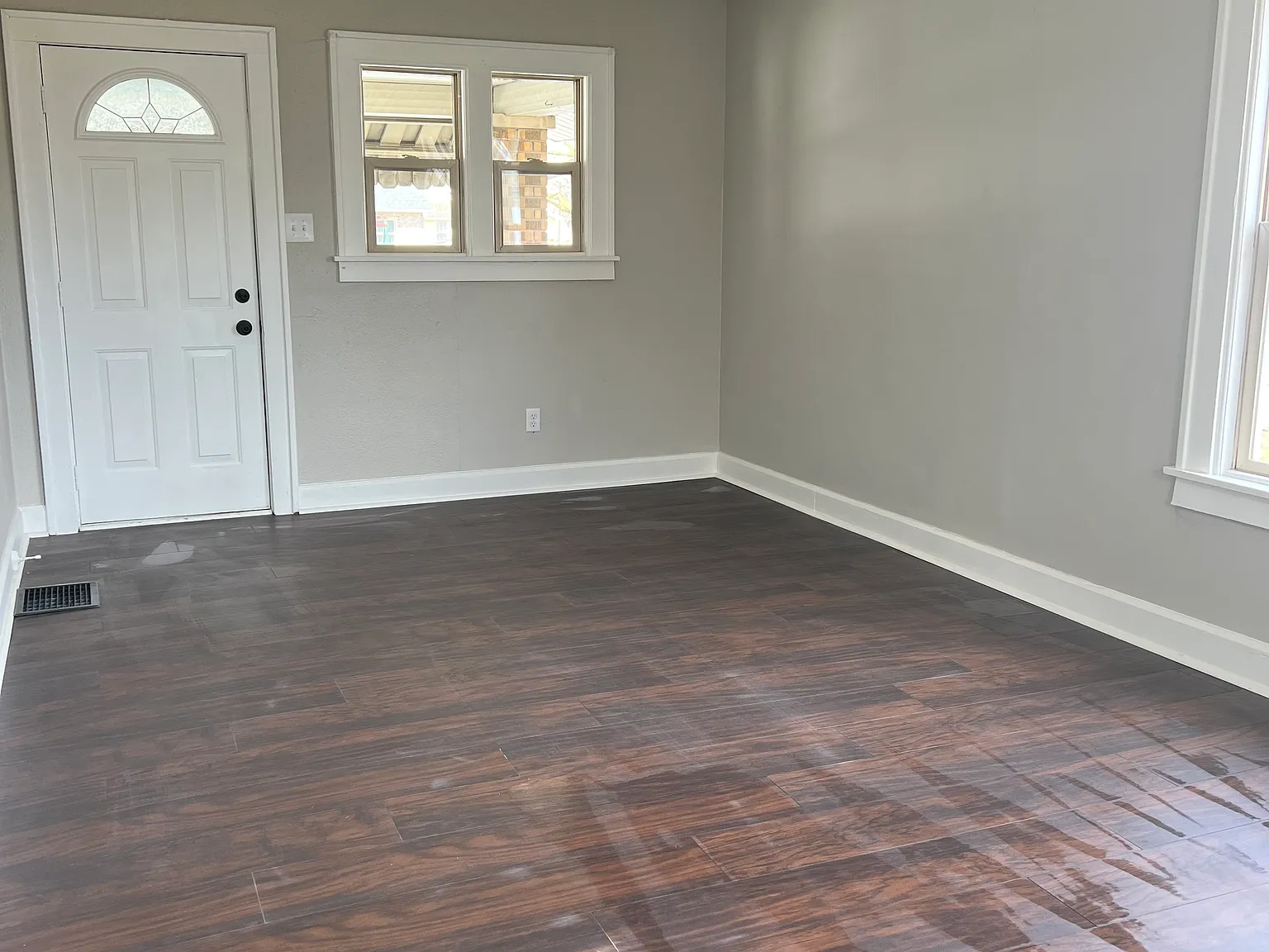 1 bed, 980 sqft, $985 — Photo 2