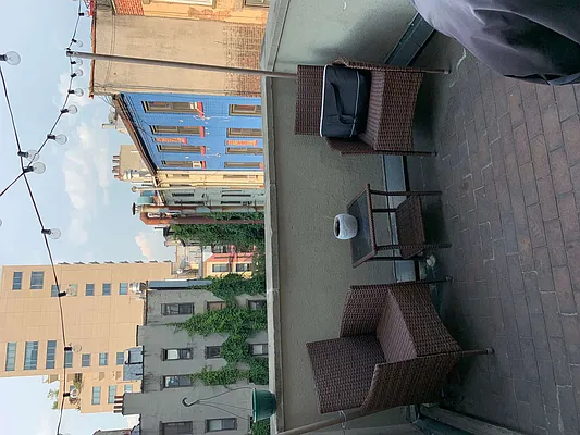 Rented by Chartwell Manhattan Realty | media 17