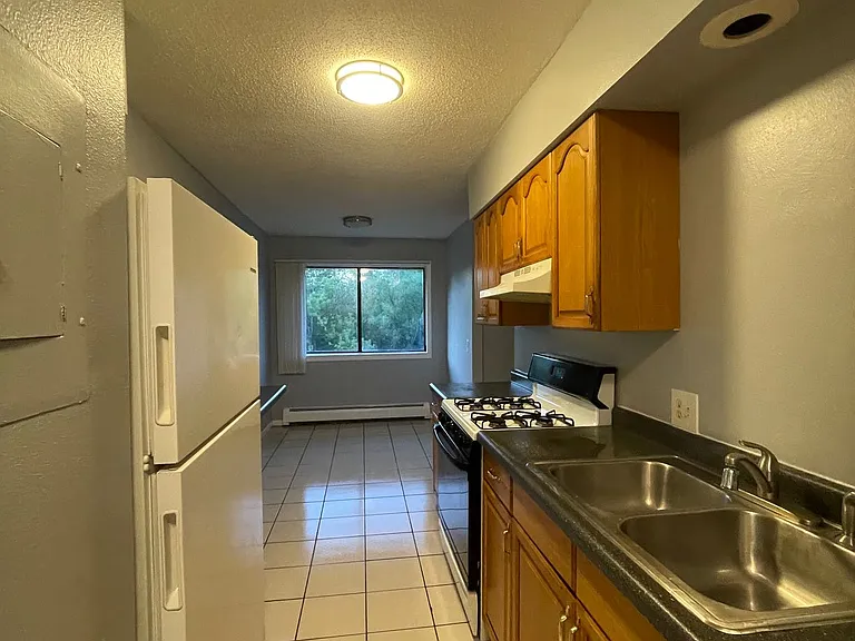 2200 Lewis Ave #304 — Photo 2