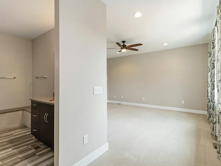 9202 E 53rd Ave — Photo 14