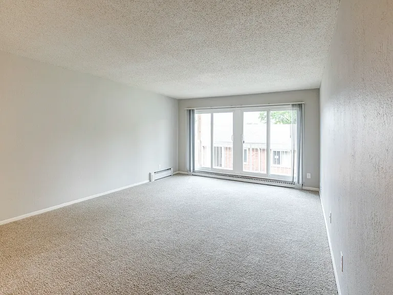 Edgerton Highlands Apartments — Photo 36