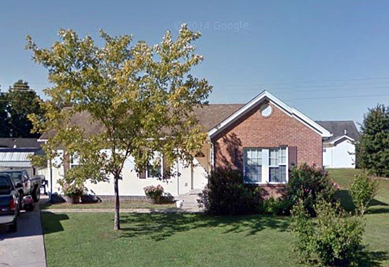 1st image of 215 Deerfield Ct