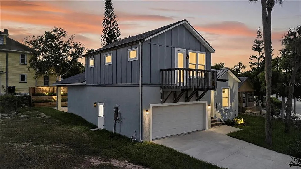 4 bed, 2.0 bath, 2925 sqft, $3,995 — Photo 1