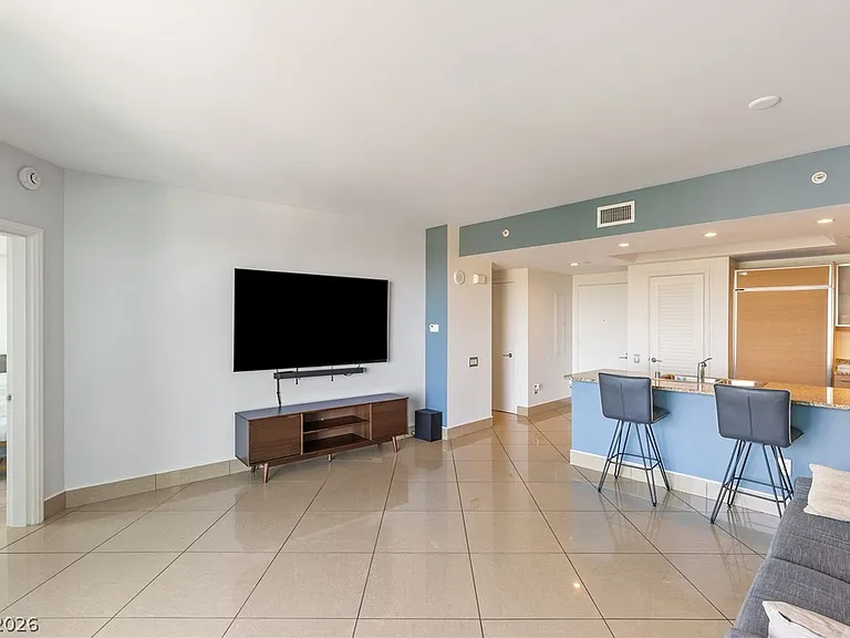 322 Karen Ave #1106 — Photo 2