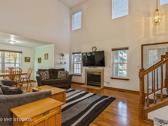 4th image of 411 Ashwood Ct #411
