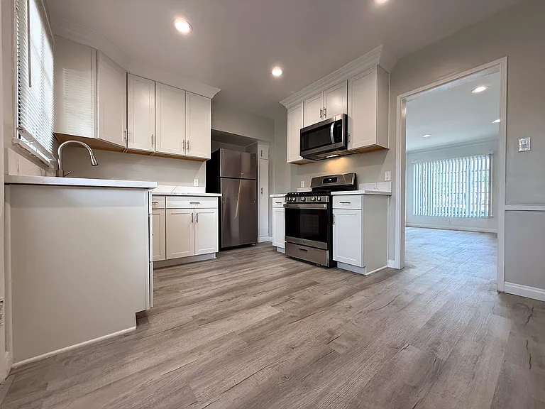 5670 San Vicente Blvd #2 — Photo 6