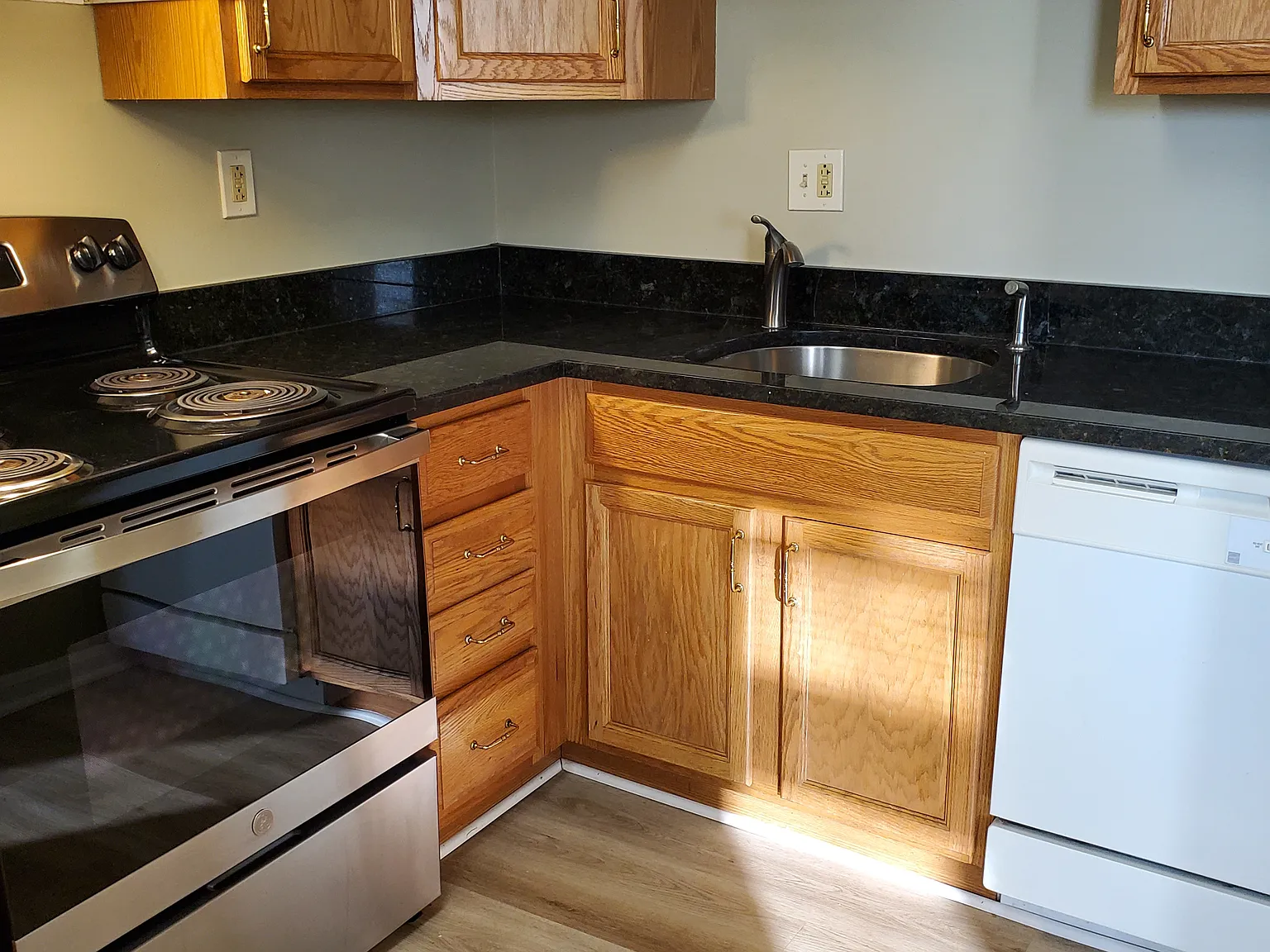 1 bed, 530 sqft, $1,220 — Photo 1