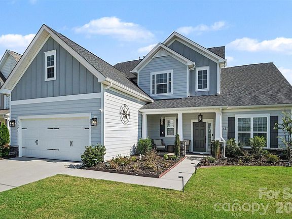 3rd image of 3826 Dahlia Dr