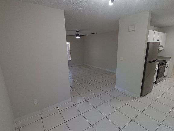 5th image of 253 Stilwell Ave