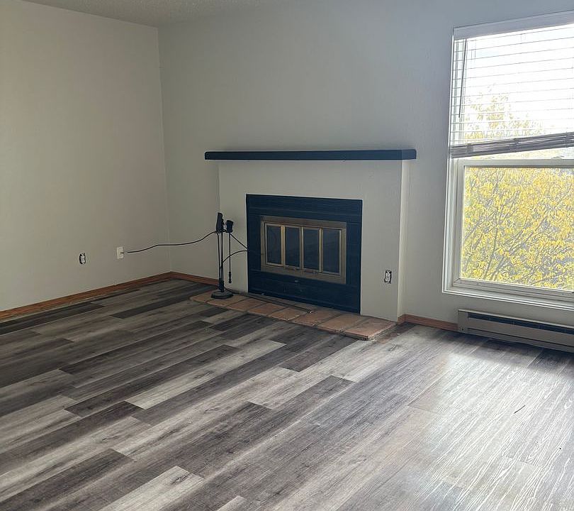 2nd image of 937 Delmar Ct