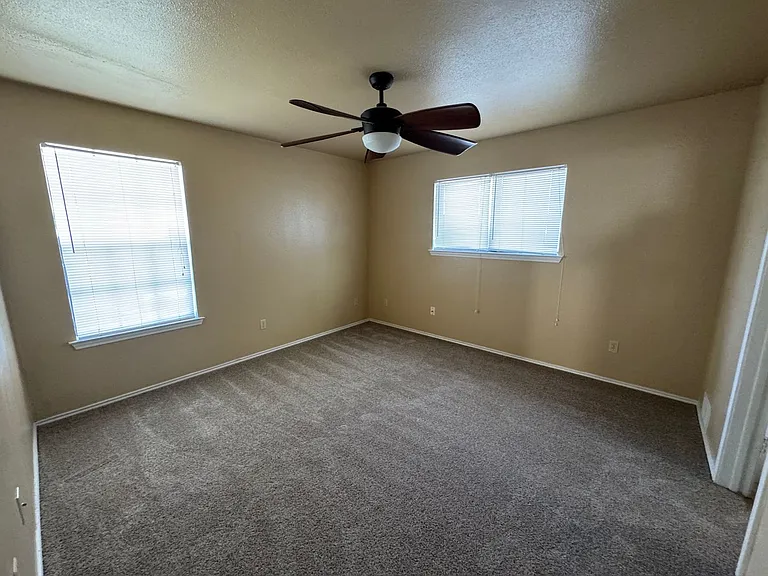 4806 Greenlee Dr — Photo 12
