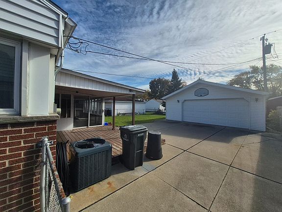 4th image of 21424 Tanglewood St