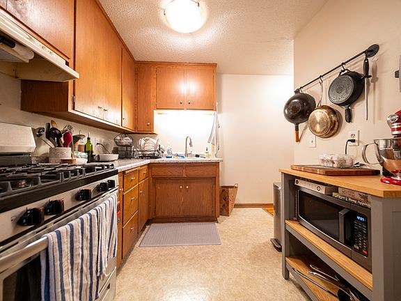 4th image of 3235 39th Ave S