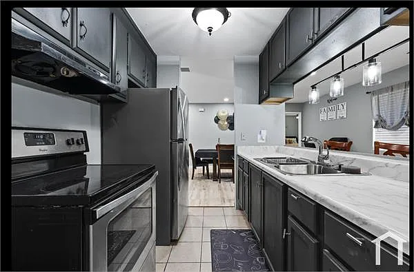 325 Falcon Dr — Photo 2