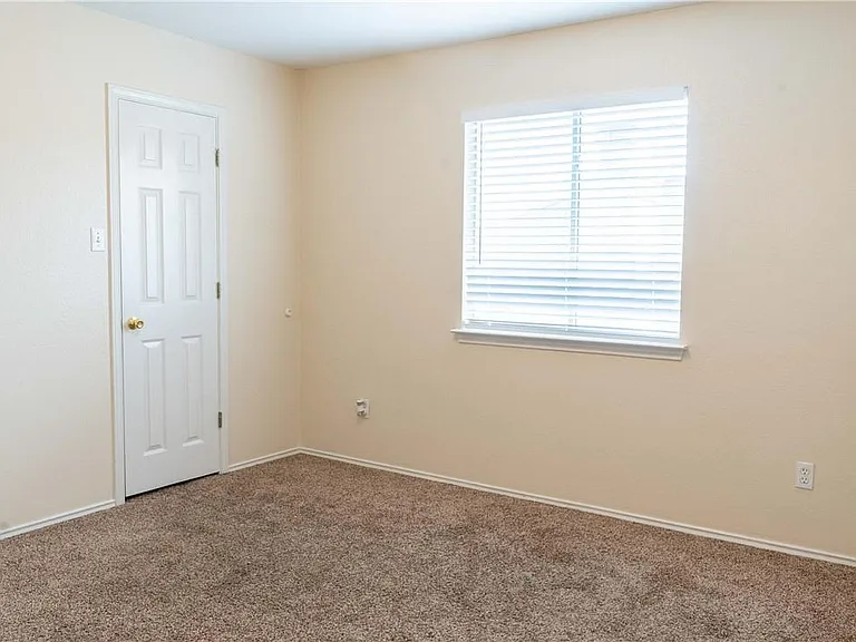 1608 Diana Dr — Photo 17