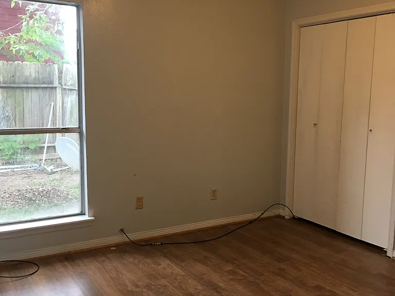 11886 Fairpoint Dr — Photo 9