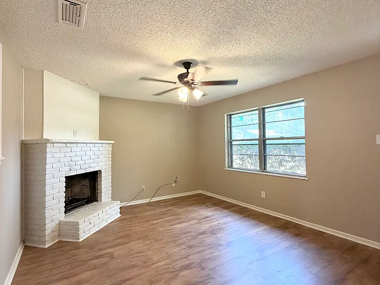 115 Crestwood Dr — Photo 5