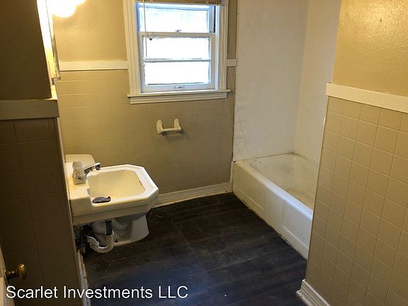 4th image of 102 Atwell St