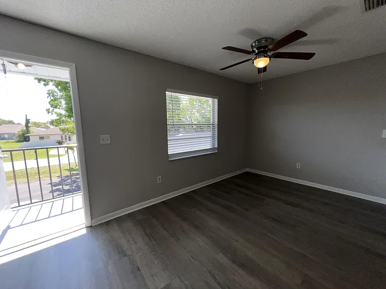 639 SE 13th Ave #120 — Photo 7