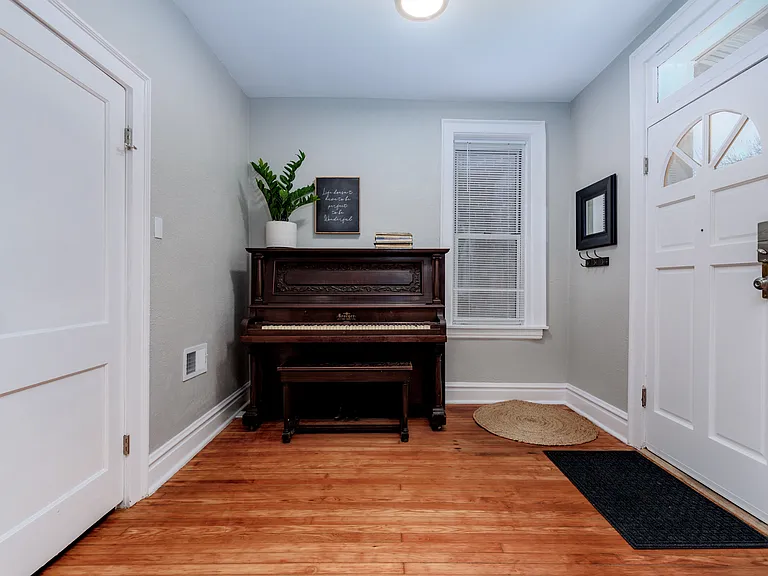 3960 Tholozan Ave — Photo 8