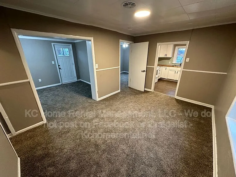 1200 E 23rd St S — Photo 4