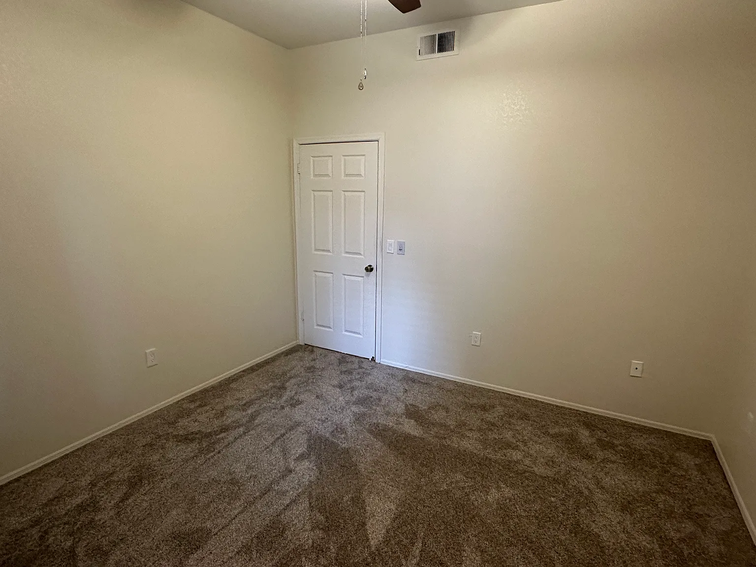 2 bed, 1022 sqft, $1,300 — Photo 3