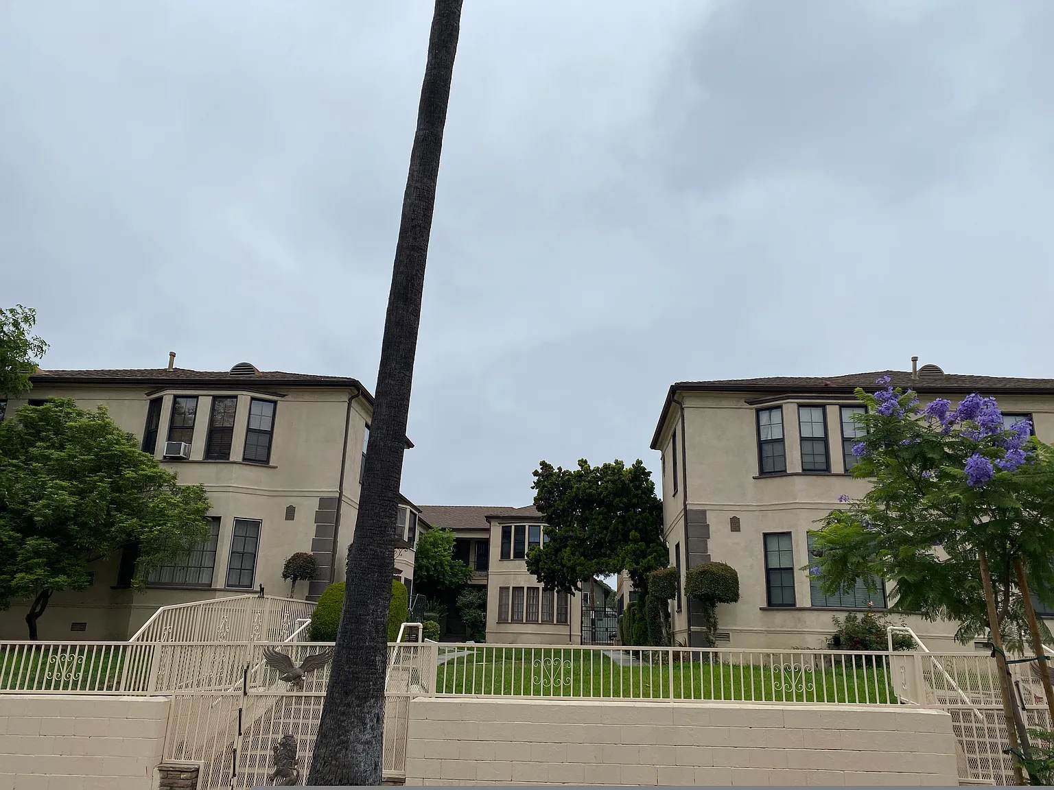 2 bed, 900 sqft, $2,200 — Photo 1