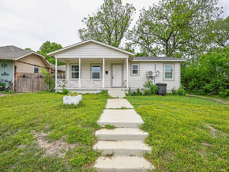 1217 E Richmond Ave — Photo 1