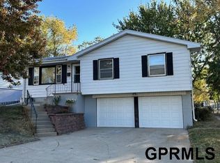 8621 Park View Blvd, La Vista, NE 68128