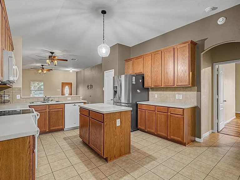 630 W Newport Bnd — Photo 11