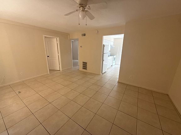 5th image of 3950 Lora St APT 103
