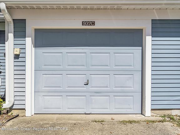 3rd image of 937C Liverpool Cir