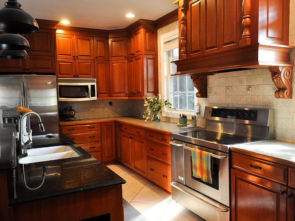 5th image of 277 Stonegate Dr