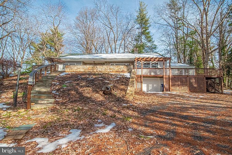 1st image of 319 Peakova Ln