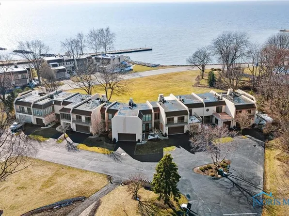 3308 N Stonehouse Dr #C-9, Pt Clinton, OH 43452
